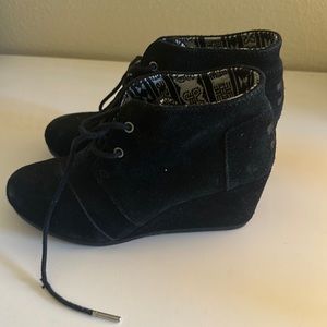 TOMS boots W6.5